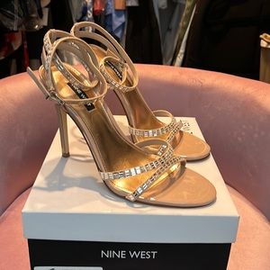 Nine West MONA2 nude sandal - ALMOST NEW!!